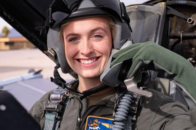 Vẻ đẹp quyến rũ của cô nàng thiếu úy không quân đăng quang Hoa hậu Mỹ 2024