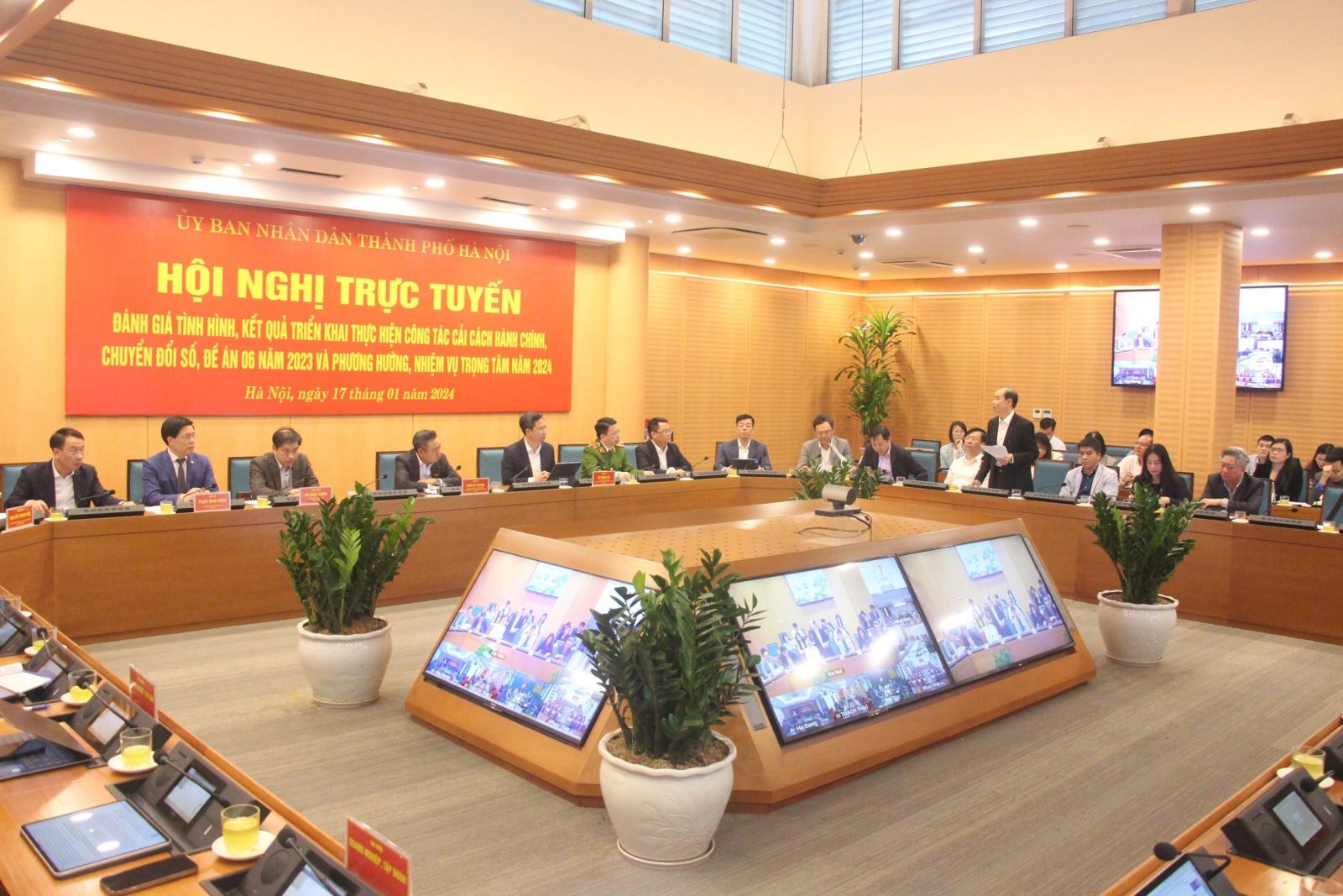 Chi trả an sinh xã hội không dùng tiền mặt cần tránh 'chạy' theo con số