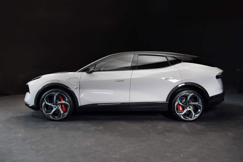 SUV công suất 918 mã lực, giá gần 2,4 tỷ đồng