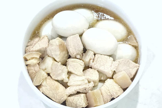 Thịt kho 'Bạch Tuyết' màu lạ nhưng ăn ngon miễn bàn, bạn đã thử chưa?