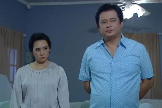 Về chơi Tết, tôi mua quà tặng mẹ chồng tương lai, quà vừa mở ra mẹ anh ấy rùng mình rồi ném luôn ra sân và yêu cầu đốt bỏ