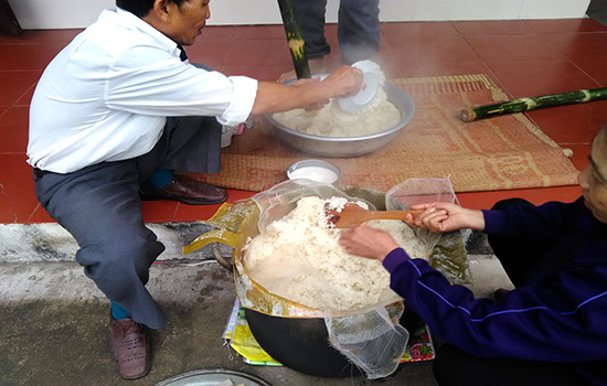 Món xôi độc lạ mà nhiều người Việt không hề biết: Nhìn vừa giống bánh dày, vừa giống bánh đúc