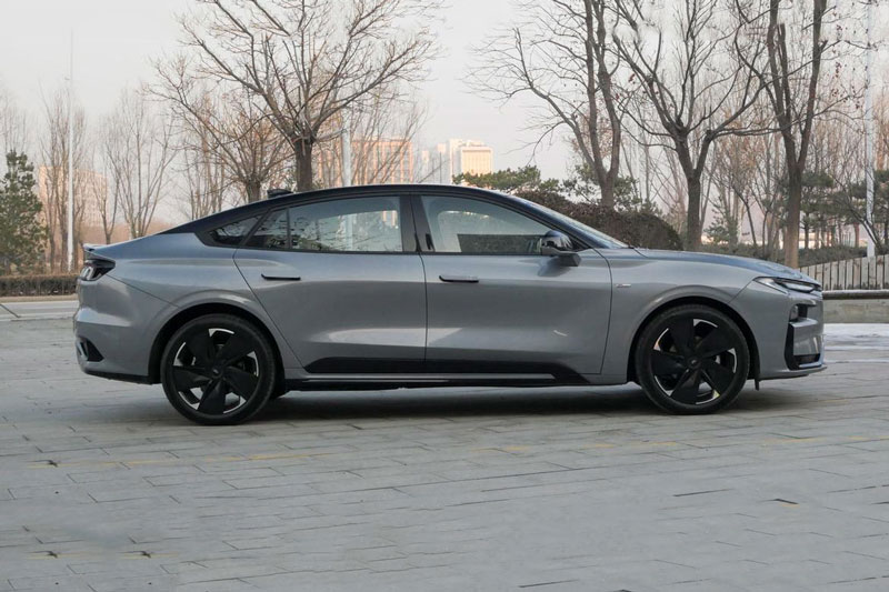 CLIP: Cận cảnh xe sedan ‘chất như nước cất’, siêu tiết kiệm xăng, giá hơn 620 triệu đồng, cạnh tranh Toyota Camry