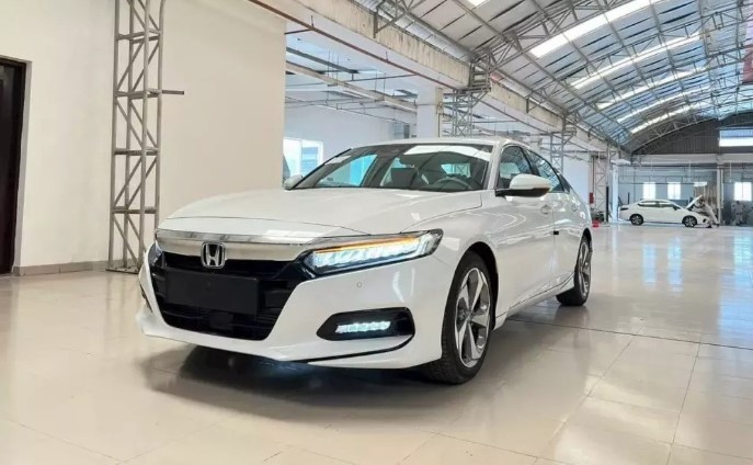 Đại lý xả kho, Honda Accord giảm giá 240 triệu đồng trước Tết