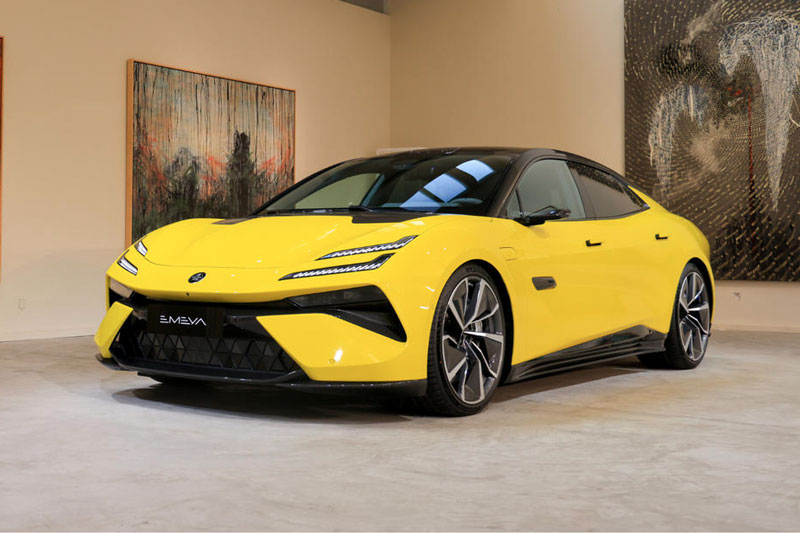 Sedan c&#xF4;ng su&#x1EA5;t 918 m&#xE3; l&#x1EF1;c, t&#x103;ng t&#x1ED1;c t&#x1EEB; 0-100/h trong 2,78 gi&#xE2;y, gi&#xE1; g&#x1EA7;n 2,2 t&#x1EF7; &#x111;&#x1ED3;ng