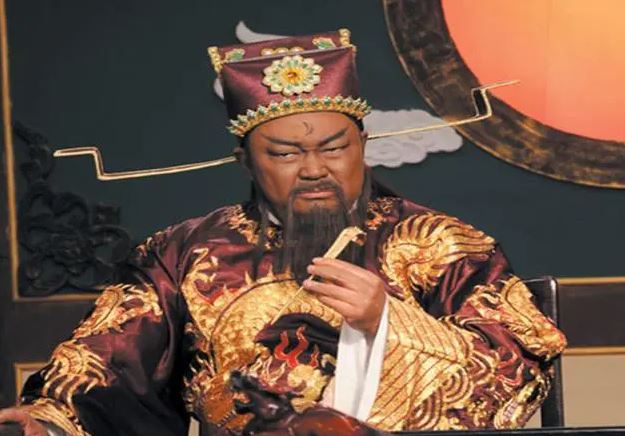 Được vua ban thưởng cả thành Lư Châu, Bao Công đáp lại 14 chữ, giúp dòng họ Bao ngàn đời hưng thịnh