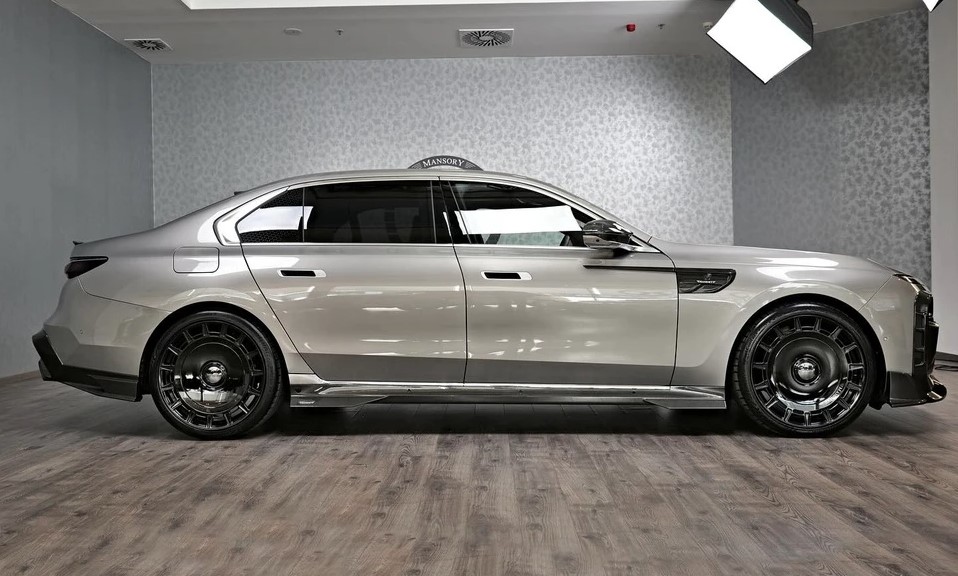 BMW 7 Series hầm hố hơn với gói độ của Mansory