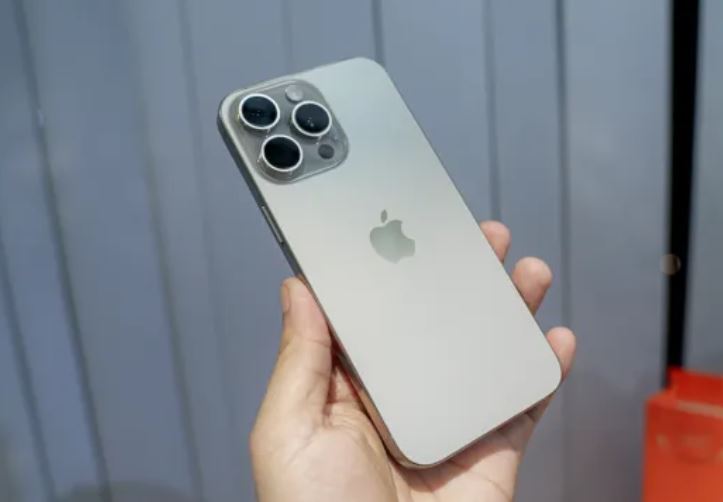 Phong độ có sa sút, nhưng iPhone 15 Pro Max vẫn giữ vững danh hiệu 'vua tốc độ mạng'