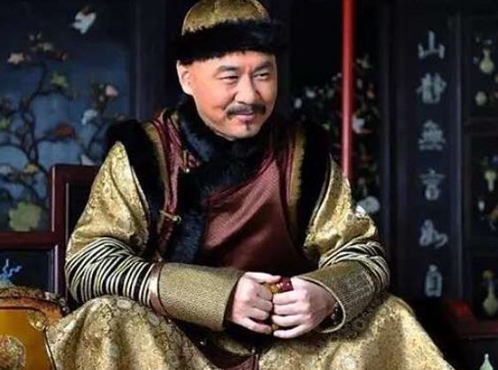 Vì sao các hoàng đế nhà Thanh đều thích đeo nhẫn ngọc ở ngón tay cái?