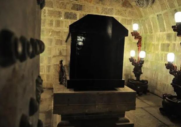 Con người sau khi chết chỉ cần 1 cỗ quan tài, vậy tại sao trong tang lễ của Bao Công lại xuất hiện đến 21 cỗ?