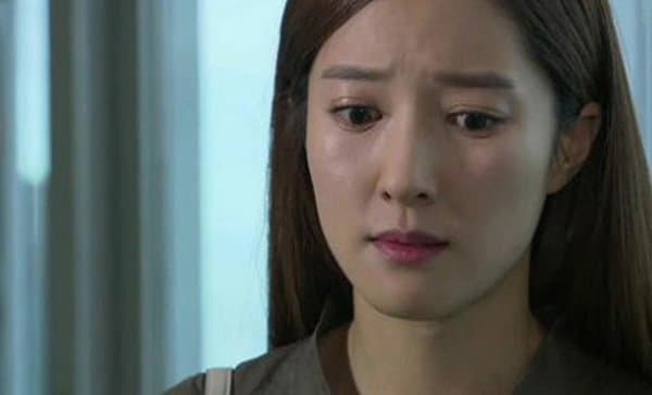 Thấy tiếng động lạ trong phòng chị dâu, tôi ngạc nhiên vì sự thật phía sau