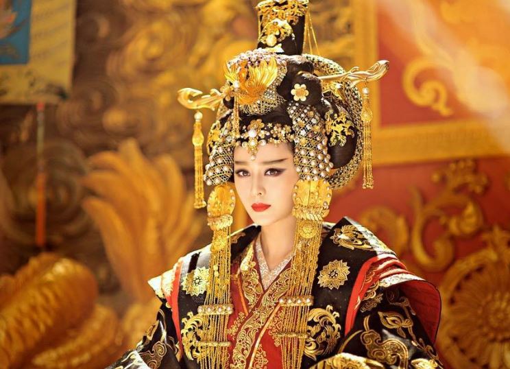 Bị chế giễu là 'gà mái biết gáy', Võ Tắc Thiên khiến tất cả những người phản đối phải im miệng chỉ bằng duy nhất 1 con chữ