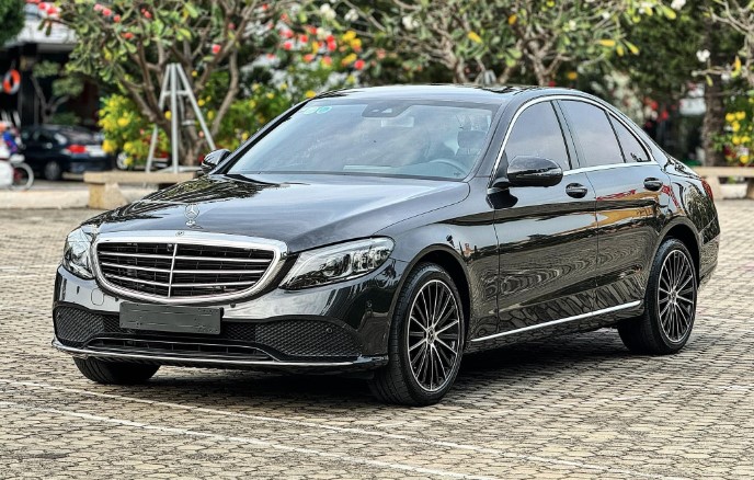 Ngỡ ngàng giá chào bán của Mercedes-Benz C 200 Exclusive "lướt" sau 3 năm lăn bánh