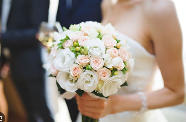 Trong đám cưới, bố chú rể có hành động khiến nhiều người xúc động, ai cũng khen nàng dâu tốt số