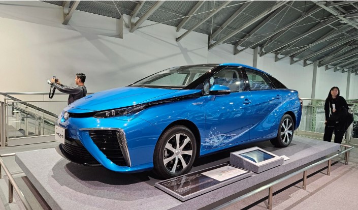 Ôtô chạy bằng hydro khác xe xăng, xe điện thế nào?