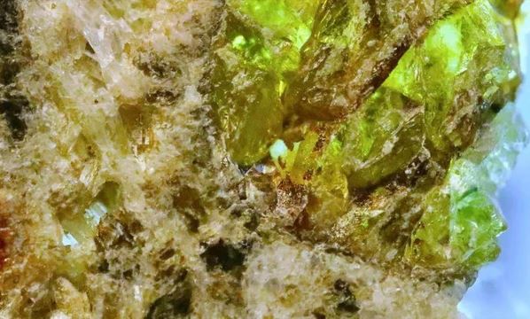 Báu vật đính pha lê rơi từ "hành tinh tiền thân" của Trái Đất