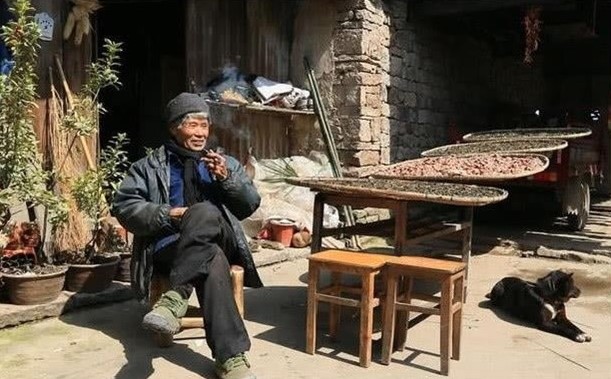 Mua bức tranh cổ ven đường với giá rẻ bèo, người đàn ông sững sờ khi được trả giá 69 tỷ đồng