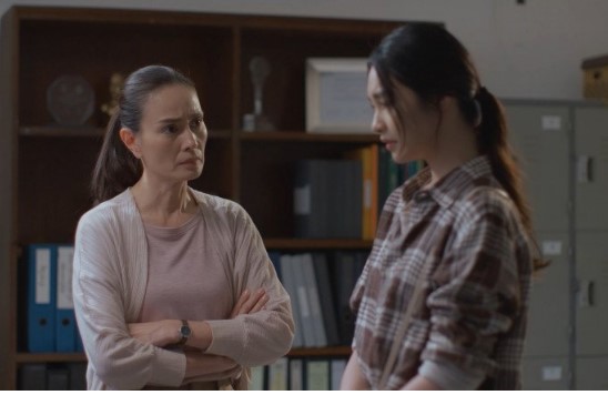 Nghe lời mẹ kế ly hôn để được 5 tỷ, làm thủ tục xong tôi đứng chôn chân vì biết sập bẫy