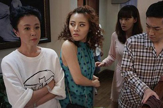 Chồng sống chết đòi bỏ vợ, mẹ chồng gằn giọng quát: 'Nhà này chỉ có duy nhất một con dâu, dẫn đứa nào về tôi chặt chân'