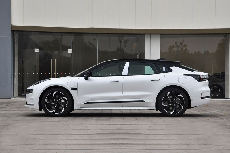 Ngắm xe hơi đẹp long lanh, công suất 400 mã lực, giá gần 880 triệu đồng