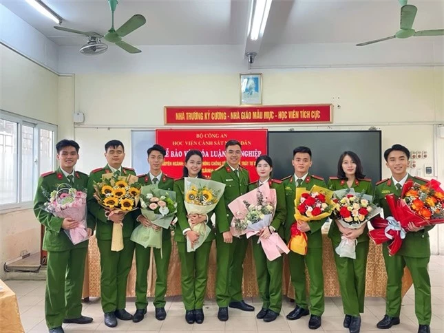 'Bông hồng thép' xứ Huế đạt danh hiệu thủ khoa của Học viện Cảnh sát Nhân dân ảnh 5