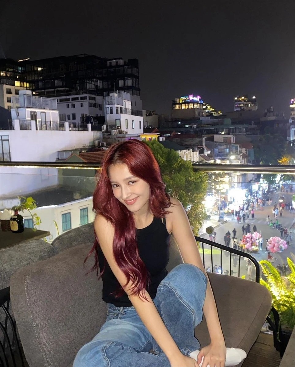 Cô gái đẹp nhất thế giới 2023 trong những lần đến Việt Nam ảnh 5