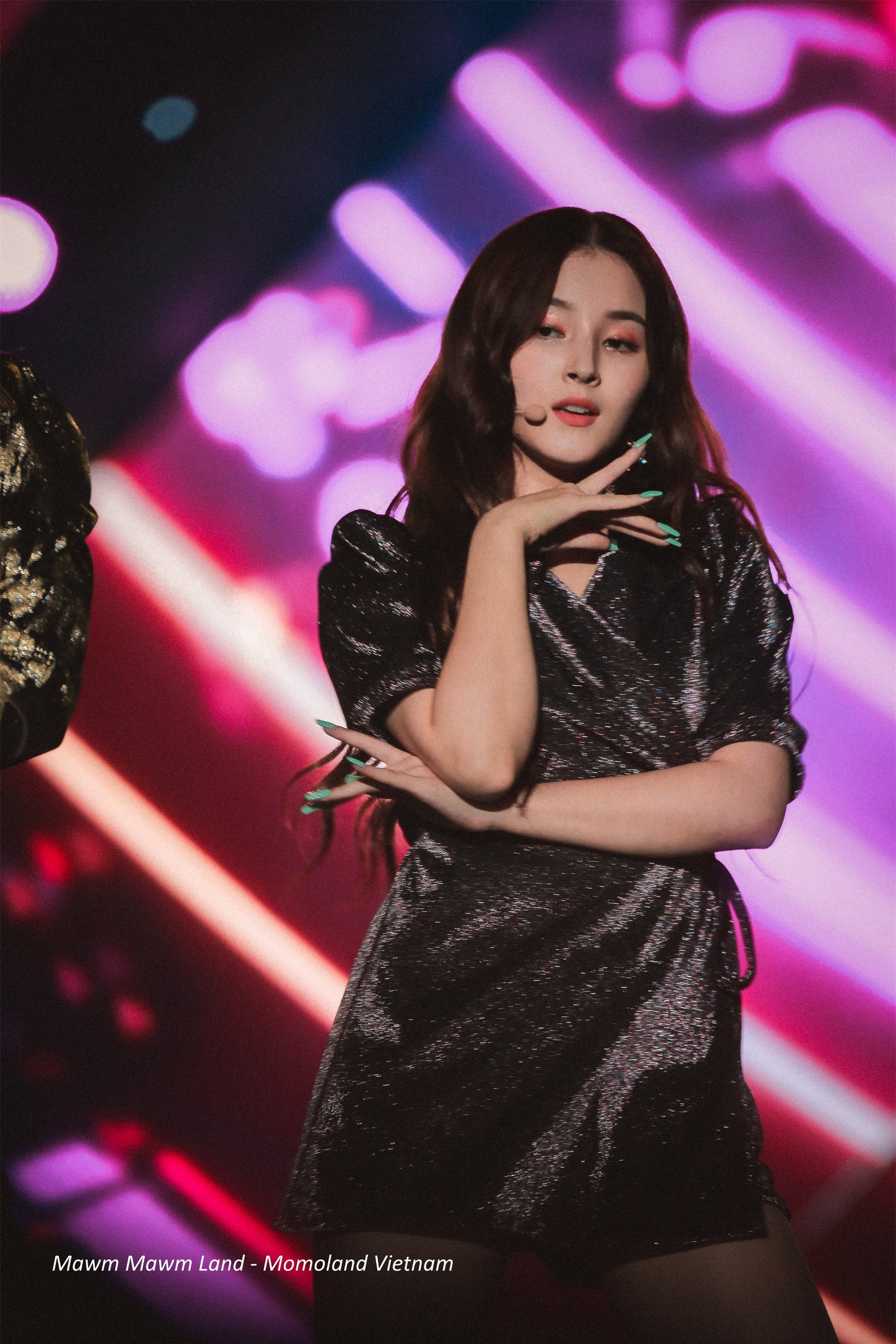 Cô gái đẹp nhất thế giới 2023 trong những lần đến Việt Nam ảnh 9