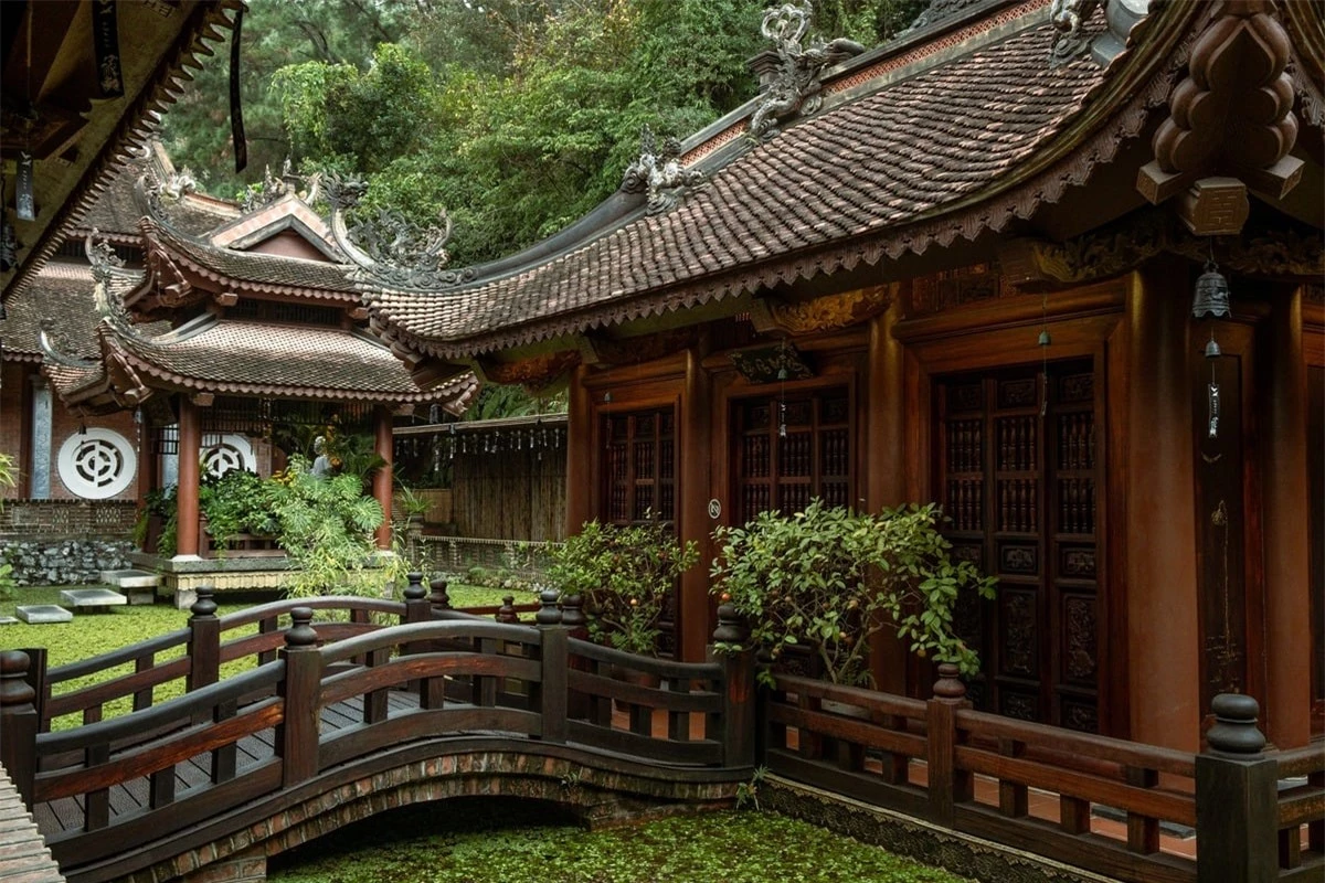 Chùa Địa Tạng Phi Lai Tự được xây dựng theo kiến trúc cột kèo truyền thống, với các chi tiết được chạm trổ hoa văn tinh tế, riêng biệt, đặc trưng của các ngôi chùa tại Việt Nam