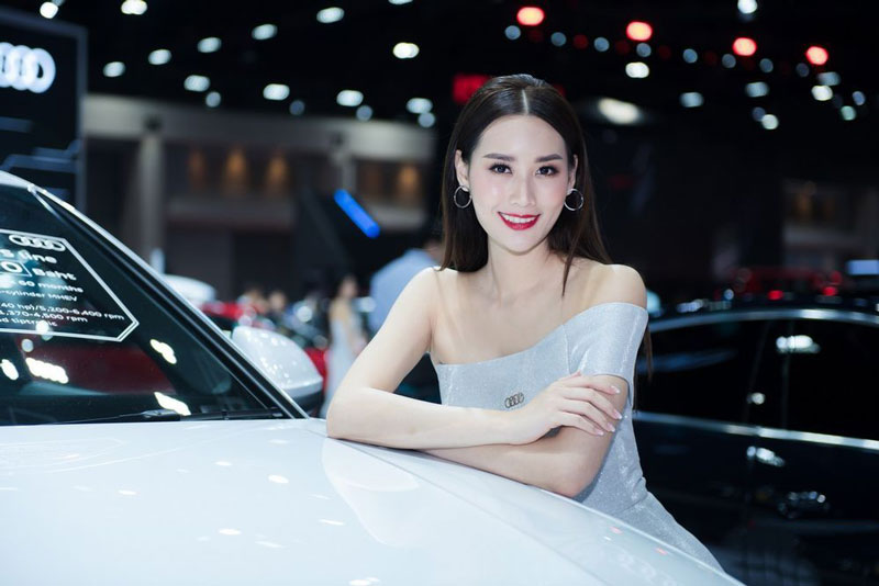 Dàn người đẹp so kè nhan sắc bên xe Audi