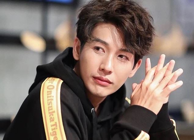 Thấy mẹ người yêu cũ đứng đợi xe, tôi cho đi nhờ rồi sửng sốt khi bác ấy bật khóc kể lại một chuyện cũ cay đắng