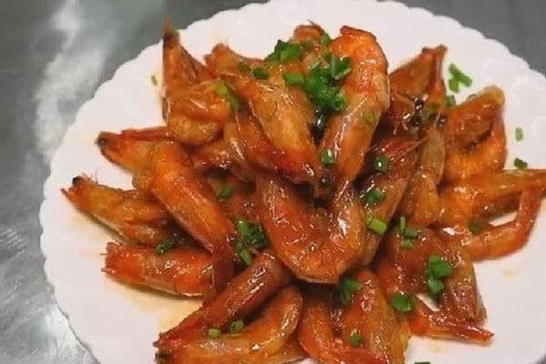 Đầu bếp hướng dẫn bạn cách nấu món 'tôm kho tộ' tại nhà, bạn không thể làm sai bước này