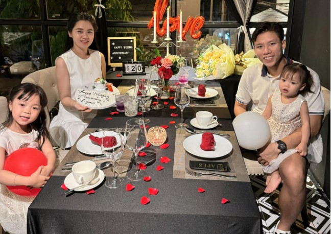 Đội trưởng đội tuyển Việt Nam kỷ niệm 6 năm ngày cưới với vợ hoa khôi: Cuộc sống viên mãn đủ cả nhà lầu, xe hơi
