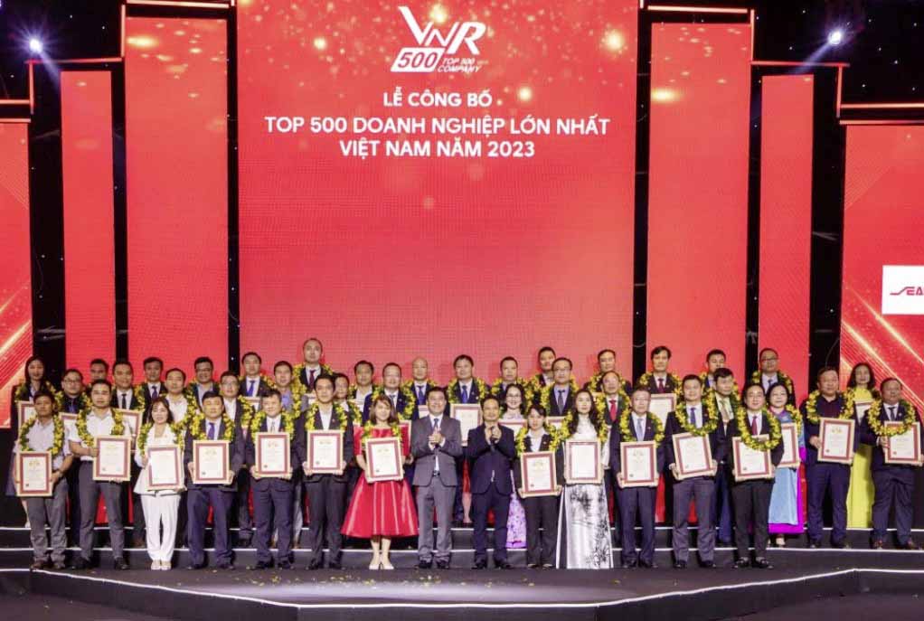 VNR500 2023: Doanh nghi&#x1EC7;p b&#x1EA3;o hi&#x1EC3;m th&#x103;ng h&#x1EA1;ng