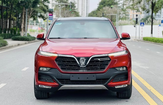 VinFast Lux SA2.0 lăn bánh 4 năm bán 'lỗ' một nửa giá ban đầu