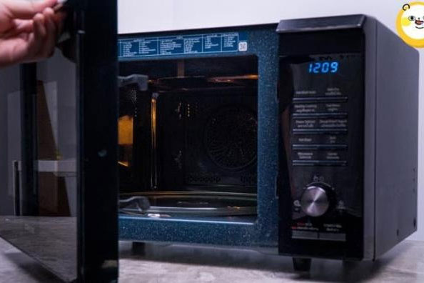 5 cách loại bỏ vết ố bẩn trong lò vi sóng bằng những nguyên liệu rẻ tiền, sẵn có trong nhà bếp
