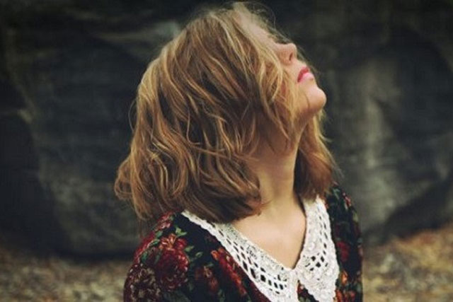 Ăn bạt tai của chồng vì nựng con 'không ngoan đánh cả bà lẫn cháu'