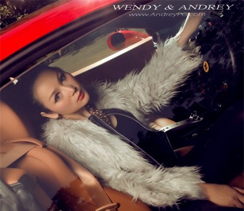 Chân dài đọ dáng cùng Ferrari mui trần ảnh 11