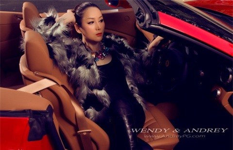 Chân dài đọ dáng cùng Ferrari mui trần ảnh 5
