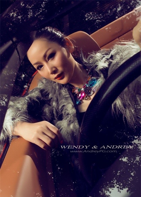 Chân dài đọ dáng cùng Ferrari mui trần ảnh 7