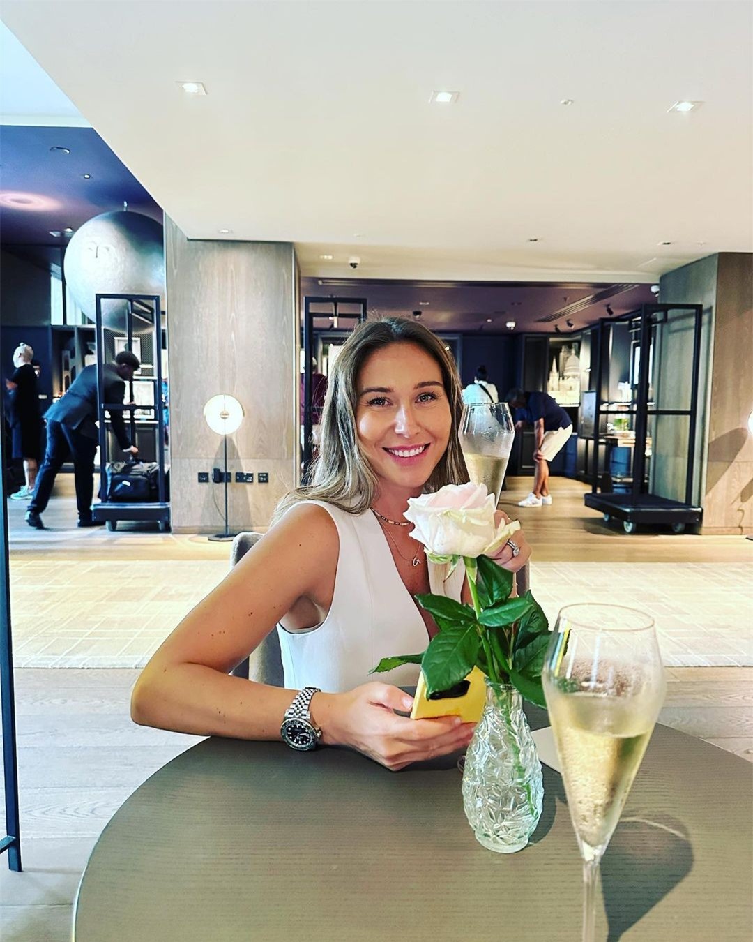 Người vợ của cầu thủ nổi tiếng hư hỏng nhất nước Anh ảnh 6