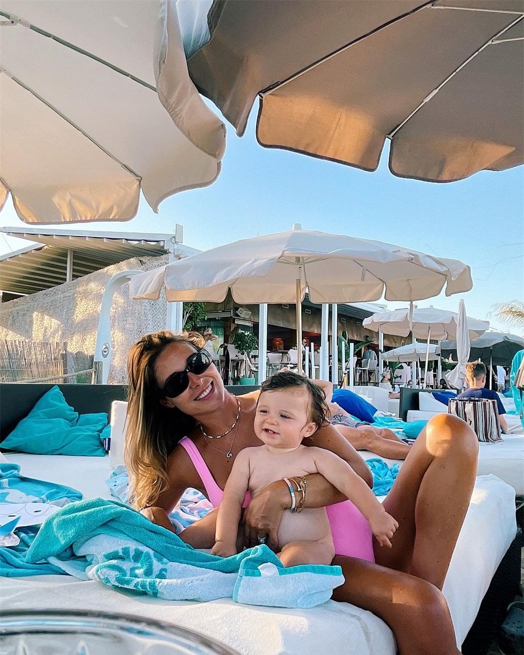 Người vợ của cầu thủ nổi tiếng hư hỏng nhất nước Anh ảnh 9