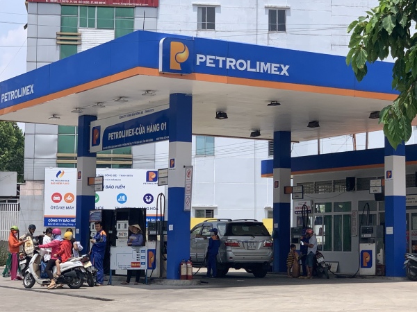 Doanh nghiệp xăng dầu lúng túng với quy định lấy hàng từ 3 nguồn 