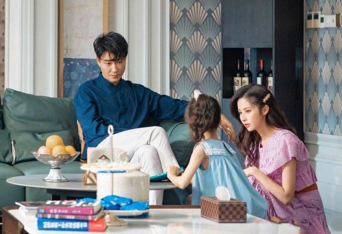 Về nhà chồng cũ thu dọn đồ đạc, thấy khung cảnh sau cánh cửa người phụ nữ òa khóc