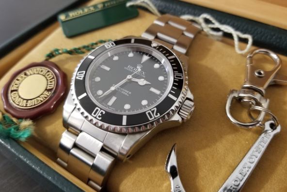 Thương hiệu là biểu tượng của địa vị và giàu sang: Dù tăng giá vẫn không có người 'chê', sẵn sàng bay cả sang nước ngoài 'xếp hàng'