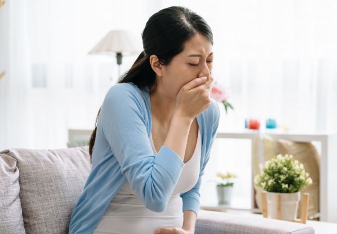 Thấy con dâu mang bầu đến tối là lục sục ở trong phòng, mẹ chồng phát hiện sự thật bất ngờ