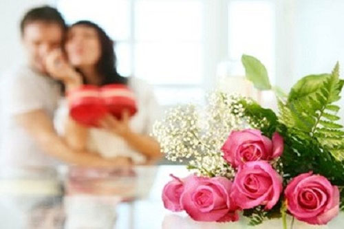 Sinh nhật tôi chồng không ở cùng lại đi với người phụ nữ khác