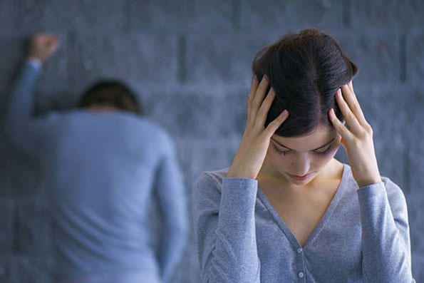 Không chăm chút nhan sắc, cô vợ sốc khi bị bồ của chồng ghen ngược