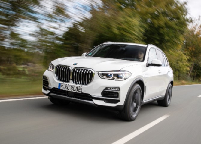 BMW ưu đãi lên đến 50% lệ phí trước bạ đầu năm mới tại Việt Nam