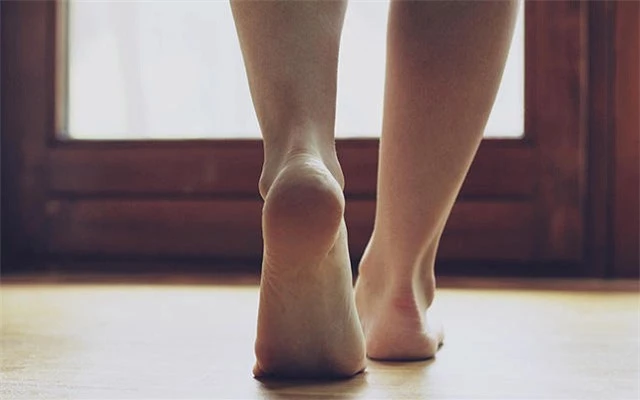 Bàn chân của người nhiều bệnh tật, có tuổi thọ kém luôn có chung 7 dấu hiệu nhỏ này: Cả đàn ông lẫn phụ nữ đều nên kiểm tra ngay - Ảnh 2.