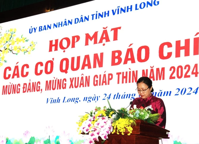 Phó Chủ tịch UBND tỉnh Nguyễn Thị Quyên Thanh phát biểu tại cuộc họp mặt cơ quan báo chí Mừng Đảng, Mừng Xuân 2024.